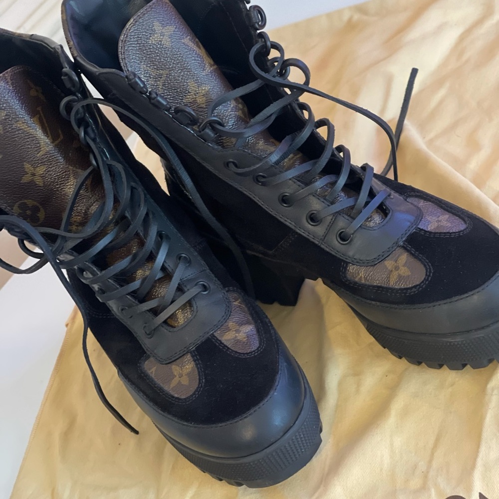 Louis Vuitton boots comes with receipt and all